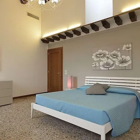 Venier 6 Apartment *